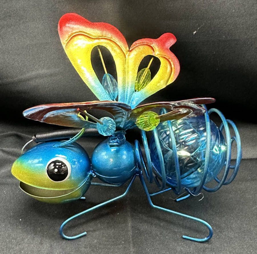 Impuls Metaal hangende solarlamp vlinder Blauw + meerkleurig met 1 LED Hangend en Staand model hoogte 12 x 16 x 11 cm Tuindecoratie Tuinverlichting