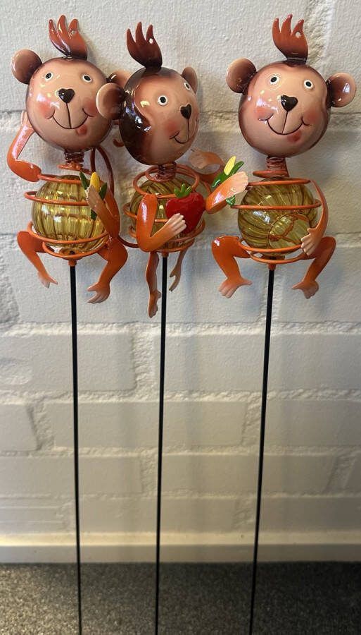 Impuls Metalen deco tuinstekers aapjes op bol Set van 3 stuks Meerkleurig hoogte 70 x 10 x 1 cm Tuinaccessoires Tuindecoratie – Tuinstekers