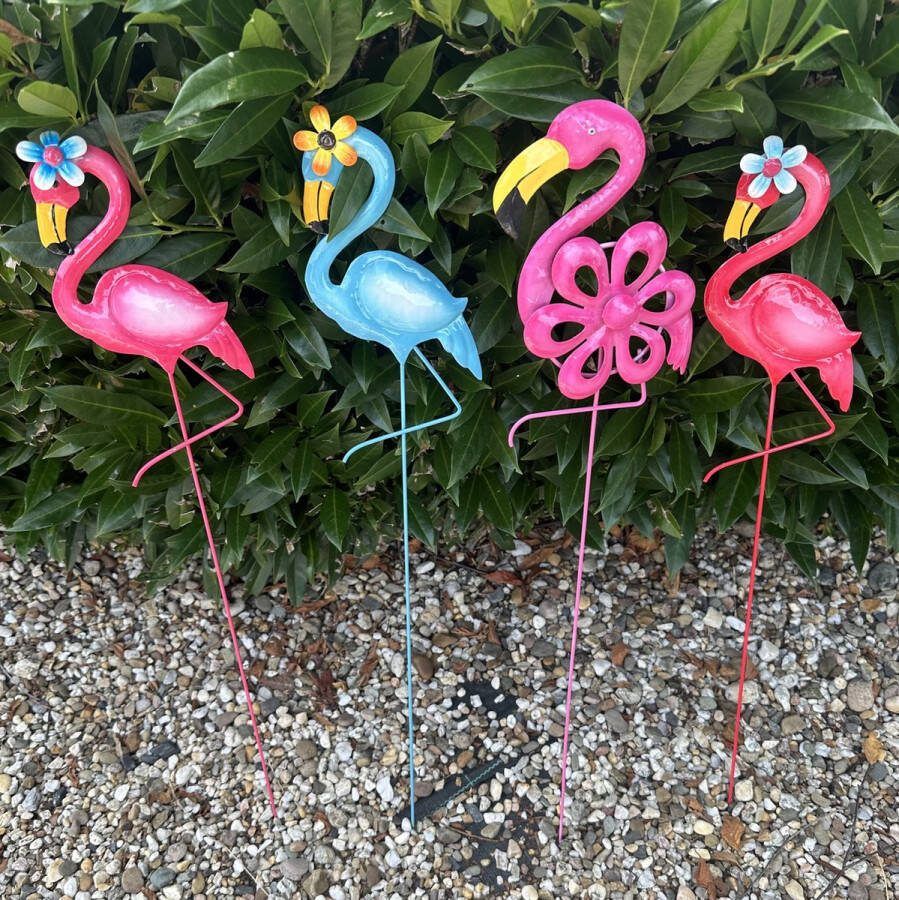 Impuls Metalen deco tuinstekers Flamingo's met bloem + Flamingo met deco windmolen Set van 4 stuks kleuren hoogte 62 x 15 x 1 cm Tuinaccessoires Tuindecoratie Tuinstekers