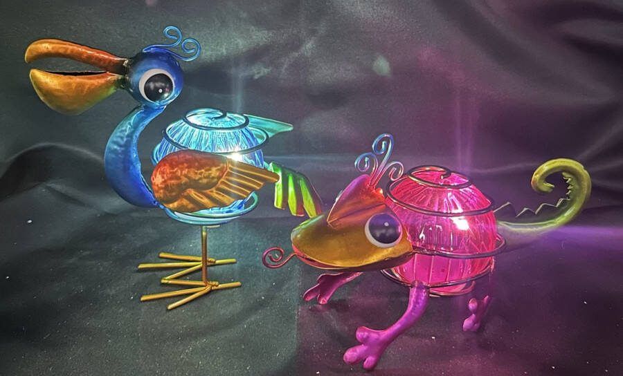 Impuls Metalen solarlampen Vogel en kameleon Set van 2 stuks meerkleurig met 1 LED kunststof bol Staand model hoogte 12 x 14 x 1 cm Tuindecoratie Tuinverlichting