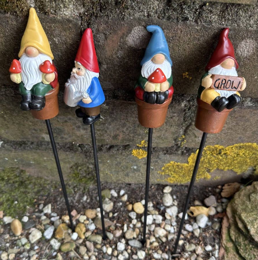 Impuls Polyresin deco tuinstekers Kabouters Set van 4 stuks kleuren hoogte incl. steker 28 x 7 x 1 cm Tuinaccessoires Tuindecoratie – Tuinstekers