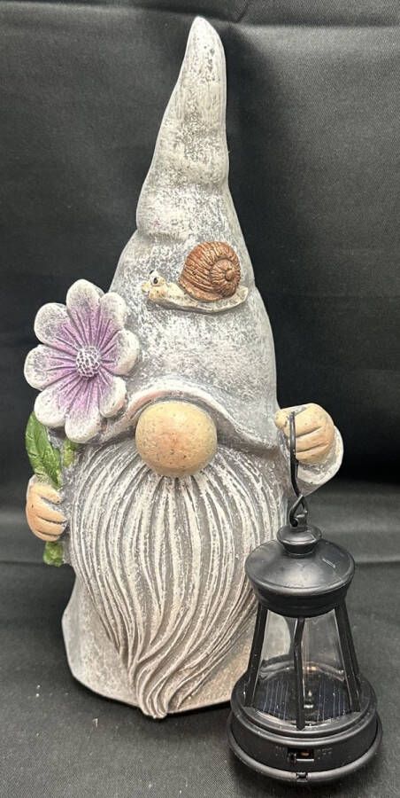 Impuls Polyresin solarlamp kabouter met paarse bloem en slak met lantaarn meerkleurig met 1 LED Staand model hoogte 20 x 12 x 7 cm Tuindecoratie Tuinverlichting