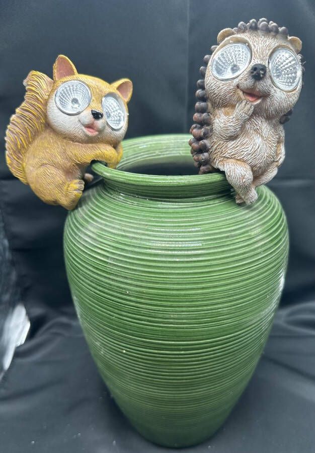 Impuls Polyresin solarlamp pothanger konijn & wasbeer Set van 2 stuks meerkleurig met 2 LEDs hangend model pothangers hoogte 11 x 7 x 5 cm Tuindecoratie Tuinverlichting