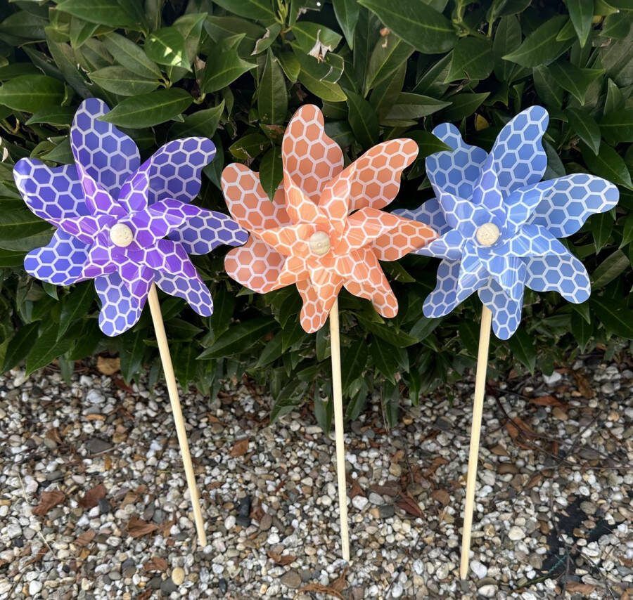 Impuls Set van 3 windmolens kunststof+houten steker witte rondjes motief- meerkleurig dia 17 cm x hoogte 48 cm Tuinaccessoires tuinstekers
