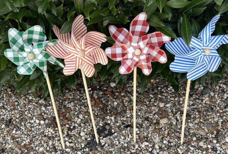 Impuls Set van 4 windmolens kunststof+houten steker streepjes + vierkantjes motief- meerkleurig dia 17 cm x hoogte 48 cm Tuinaccessoires tuinstekers