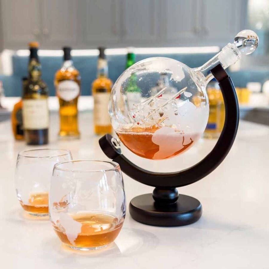 Ingenious Gifting Glazen Wereldbol met Schip Decanteerder Whisky Whiskey Karaf Inclusief 2 Glazen 75017