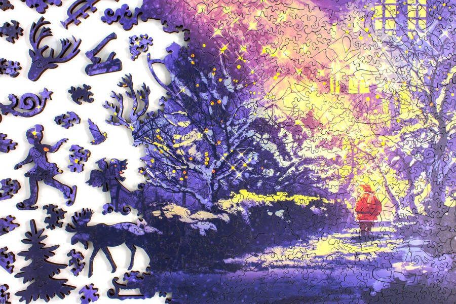 Inside Adventure | Santa in a Snowy Alley Houten Puzzel voor Volwassenen | Puzzel voor Kerst | Unieke Whimsy Stukjes | 586 Stukjes | Vormenpuzzel