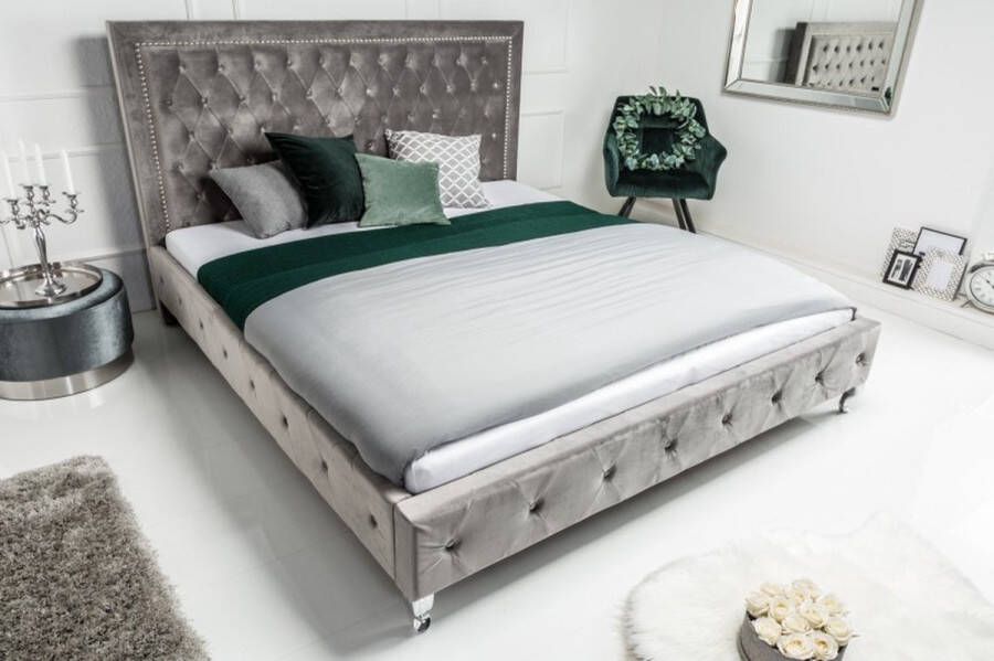 Invicta Interior Chesterfield tweepersoonsbed EXTRAVAGANCIA 180x200cm zilvergrijze fluwelen klinknagels 38968