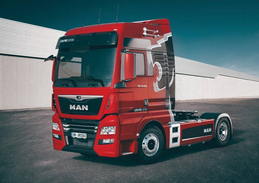 Italeri 1:24 3959 MAN TGX 18.500 XXL D38 Lion Pro edition Truck Plastic Modelbouwpakket