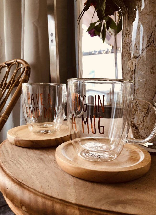 J-Line Decoratief gouden dienblad 4 koffie of thee mokken met opdruk en houten onderleggers ideaal kerst geschenk voor je geliefde mama of vriendin