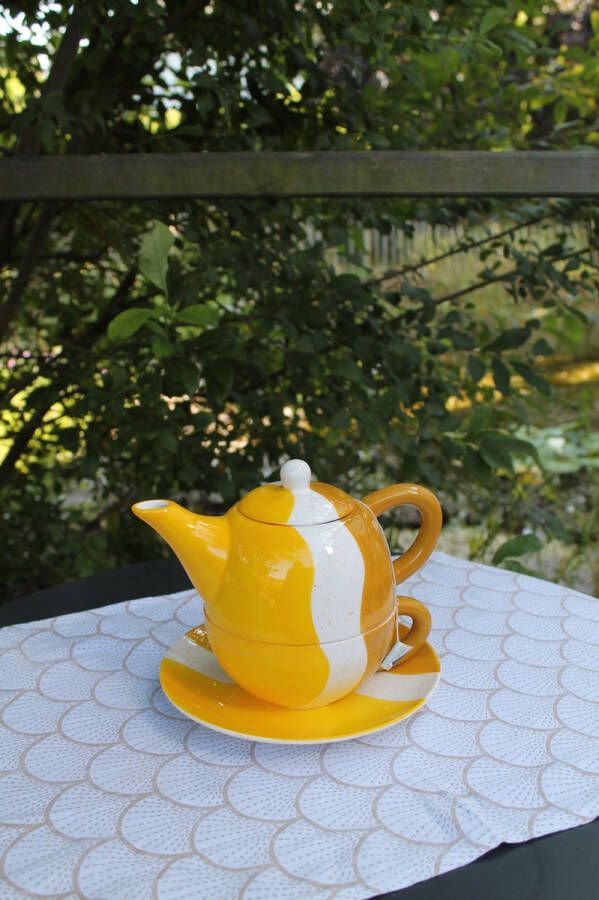 J-Line Tea For One Golf Porselein Wit Oker leuke theepot voor zalig kopje thee en momentje voor jezelf!