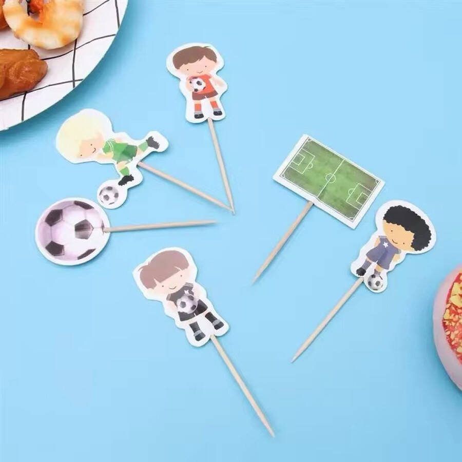 Jacey's TREASURES Voetbal Cupcake Toppers 24 Stuks Voetballer Goal Versiering Voetbal Verjaardag Versiering Decoratie Kinderfeestje Taarttopper Cake Topper Prikkers Cocktailprikkers Taart Uitdelen Jongens en Meisjes