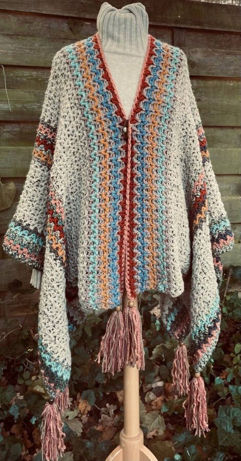 James C. Brett HAAKPAKKET PONCHO OMSLAG NATUREL COLOR-ONE SIZE