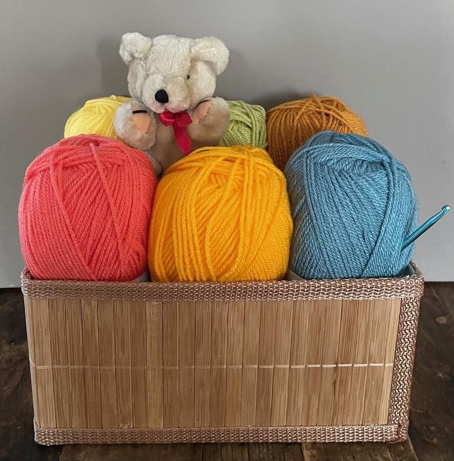 James C. Brett Wendy Wools GAREN WOL SET-BAMBOEMAND MET 6 BOLLEN 'BRIGHT' HAAKNAALD 4 MM EN PLUCHE BEERTJE-KADOTIP!