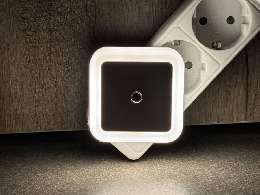 JaveOnline Original Led nachtlicht met sensor modern warm automatisch aan bij duisternis Kinderlamp Nachtverlichting kantoor of thuis Anti-Diefstal lamp Trapverlichting