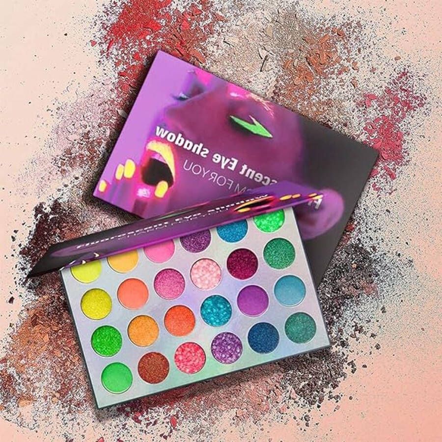 Kalolary 24 kleuren Oogschaduw Set Mat Glanzend Glitter Afwerking Multikleur Hoog Gepigmenteerde Langdurige Waterdichte Oogschaduw Kit