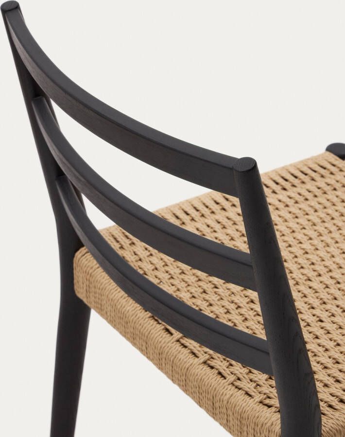 Kave Home Analy-stoel in massief eikenhout met natuurlijke zwarte afwerking en zitting van touw 100%