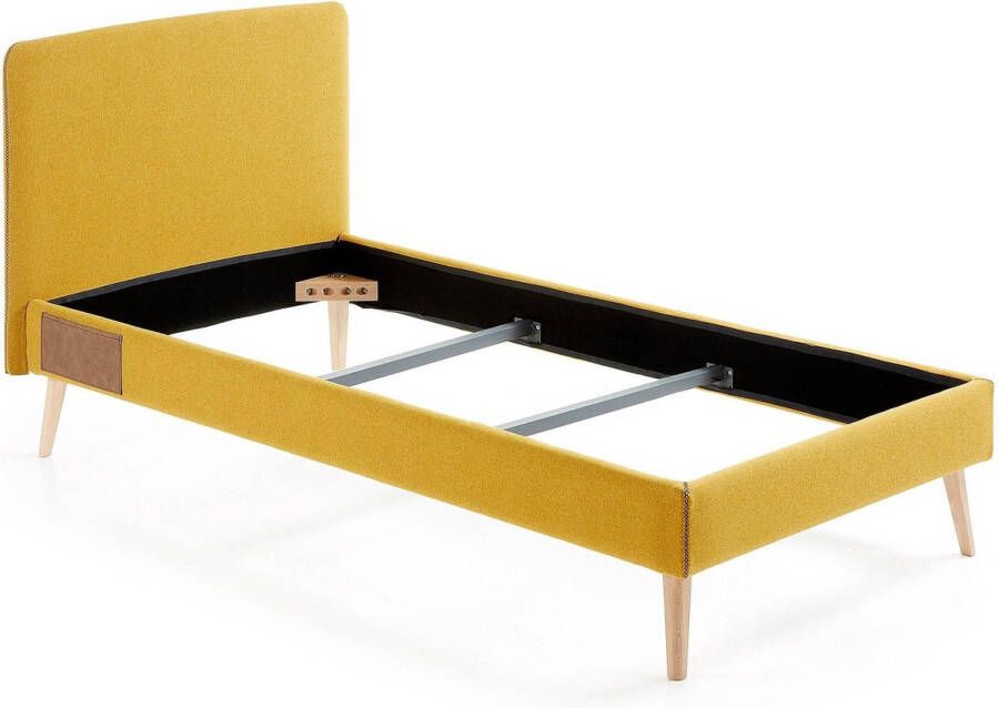 Kave Home Dyla bed met afneembare hoes in mosterd met massief beukenhouten poten voor een matras va
