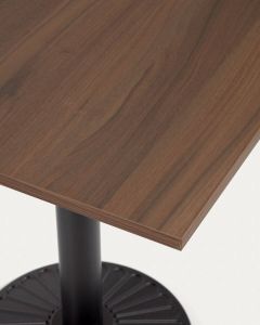Kave Home Tiaret tafel in melanine met walnoothouten afwerking en zwart metalen poot 69 5 x 69 5 cm
