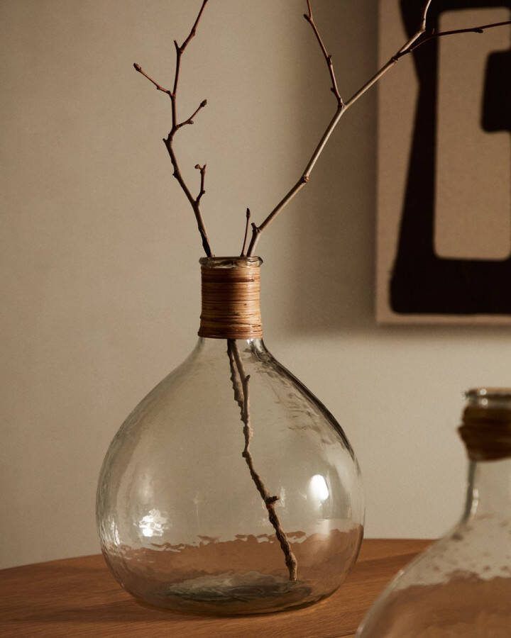 Kave Home Vaas Serlina van rotan en gerecycled transparant glas 37 cm