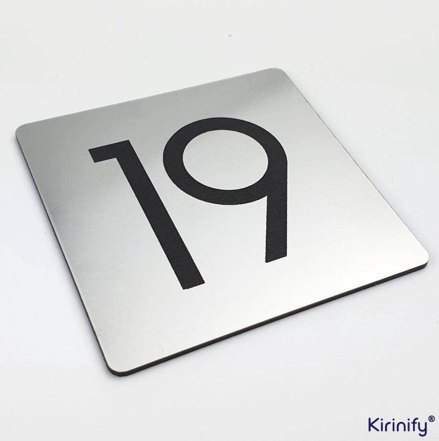 Kirinify Huisnummerbord RVS Look met zwart huisnummer 7 x 7 cm Gegraveerd & Inclusief bevestiging