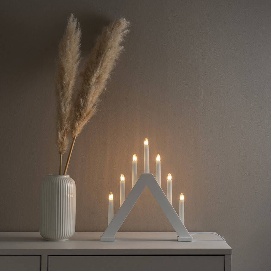 Konst Smide Kerstkandelaar voor binnen – Mat wit Modern – 7 LED kaarsen – Warm wit licht – 31x34 centimeter – Hout – Eurostekker
