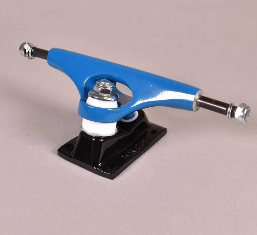 Krux Trucks 8.0 K5 black blue skateboardtrucks (twee stuks)
