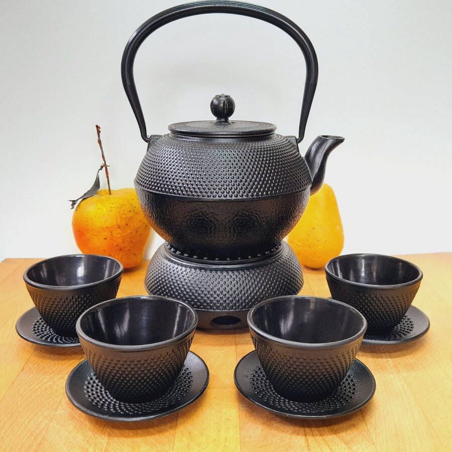 LEIJZER design KERST AANBIEDING Mooie gietijzeren theepot set zwart 1.2 L met warmhouder 4 kopjes van 100 ML en 4 leuke schotels