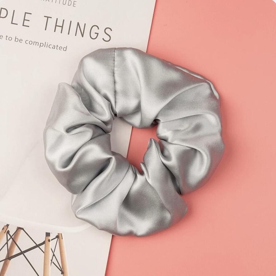 Linnen & Silk Zijden Scrunchie OEKO-TEX Standard 100 19 Momme 100% 6A Pure Silk Chique Scrunchie 6CM L Satin Zilver