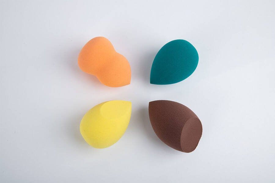 LIPA Beauty Blender 4 stuks Make up spons Make up sponsjes 4 Blenders Latexvrij Geurvrij geschikt voor iedere huid Make up sponge Voor foundation blush en primer Makkelijk schoon te maken