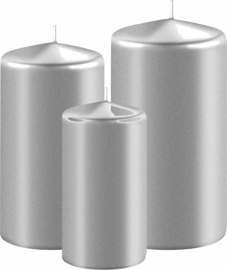 Living and Cooking Set van 3 Zilveren metallic Stompkaarsen Hoogtes 16cm 13cm 8cm Diameter 7cm Branduren 68u 59u 34u