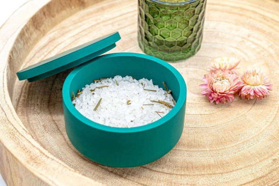 LiZ-e Badzout mix dode zeezout met eucalyptus citroengras en tijm 1 kg Badzout Verzachtend Zuiverend Rustgevend Wellness Relaxatie Verzorging Spa Ontstressen Kalmerend Luxe Verzorging