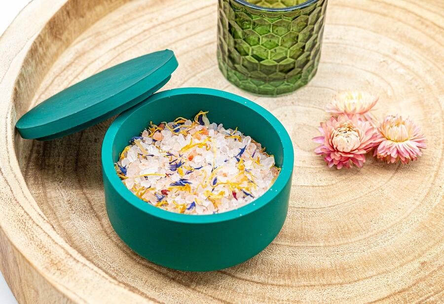 LiZ-e Badzout mix dode zeezout Himalaya met calendula en korenbloemen 1 kg Badzout Verzachtend Zuiverend Rustgevend Wellness Relaxatie Verzorging Spa Ontstressen Kalmerend Luxe Verzorging