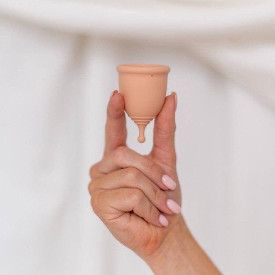 Lotties Period Menstruatiecup Menstruatie cup L Duurzaam en herbruikbaar Absorbeert tot 5 keer meer dan een tampon