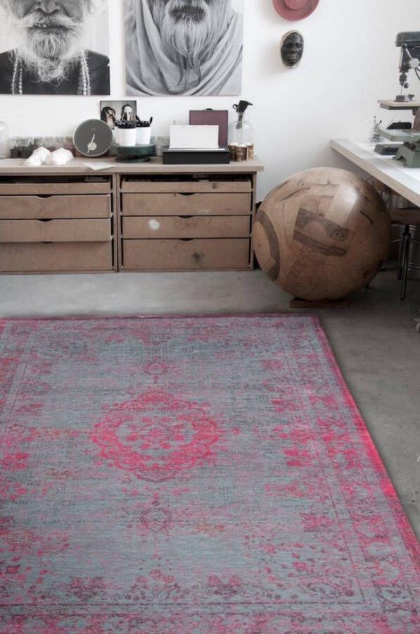 Louis de Poortere Fading World Medallion vloerkleed (Afmetingen: 240×170 cm Basiskleur: rood grijs roze)