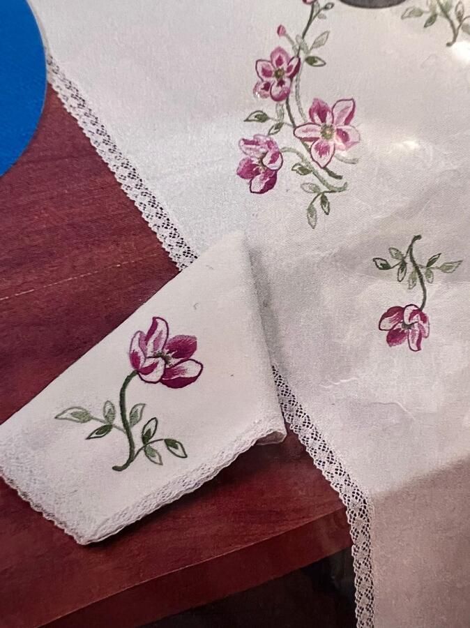 LUC borduurpakket Loper paarse bloemen + servetten tfelkleed