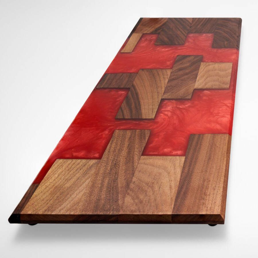 LWA Serveerplank walnoot hout epoxy rood lava handgemaakt