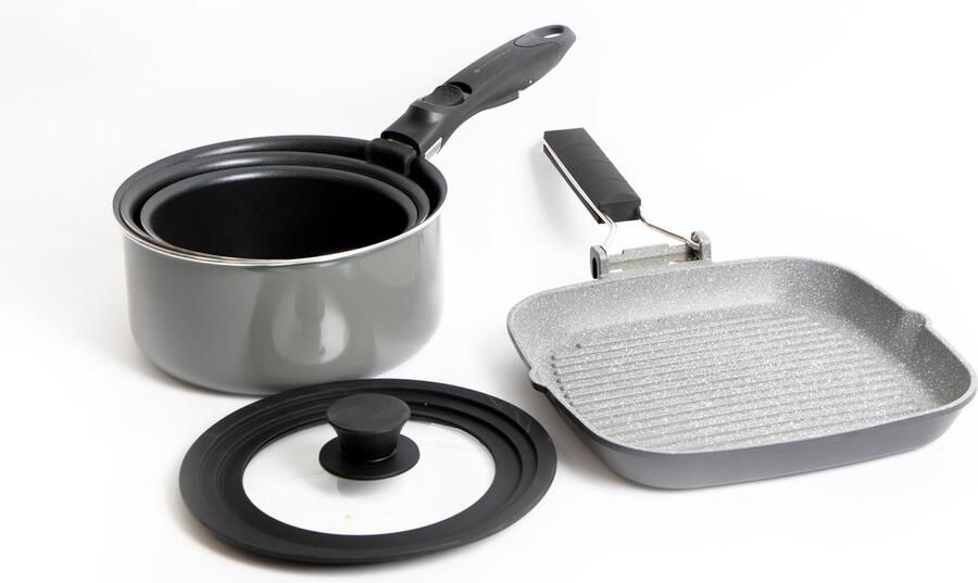 Masterclass 4-delige anti-aanbak pannenset met 24cm gietaluminium grillpan & 3x Smart Space stapelbare pannen met deksel in één maat