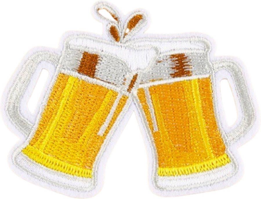 Bier Bierglazen Bierpul Biertje Pils Pilsje Strijk Embleem Patch 7.3 cm 5.8 cm Geel Grijs Wit