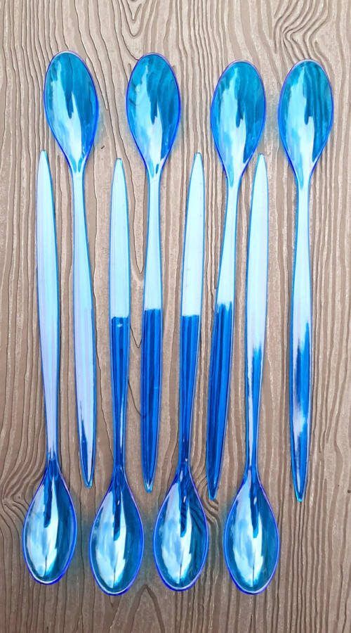 Merkloos 8 ijslepels blauw transparant neutraal design herbruikbare ijscoupe lepels 8x ijslepel afwasbaar lange lepel 21 cm