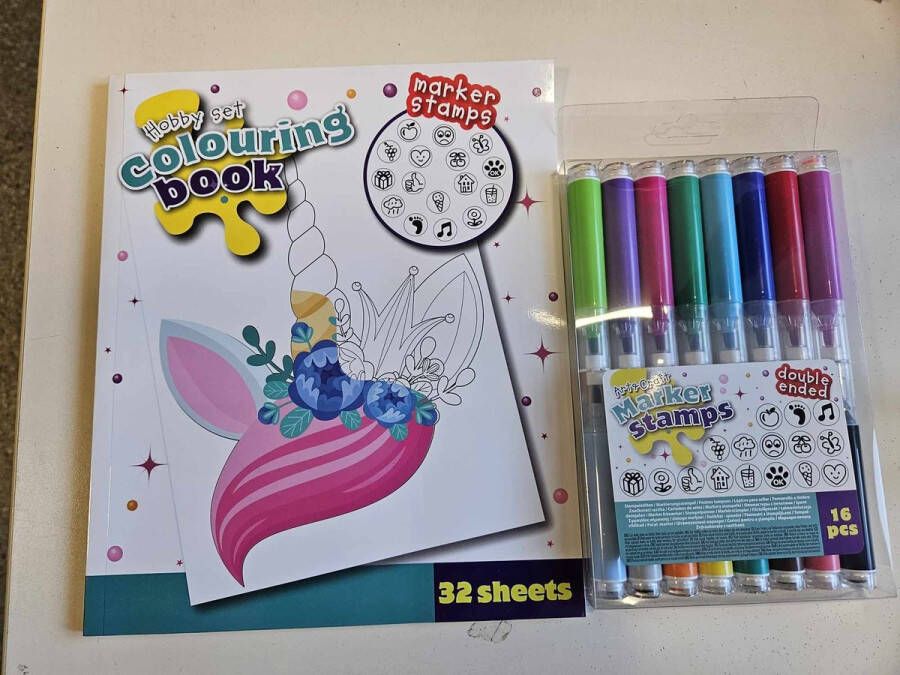 Merkloos Kleurboek prinsessen met 16 Stiften achterzijde stempel Stempelsiften