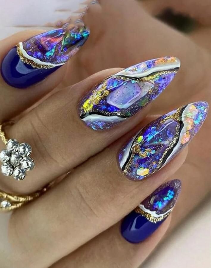 Merkloos Nep nagels Plak nagels 24 stuks Almond shape Blauw goud Kunstnagels Press on nails Almond shape nails