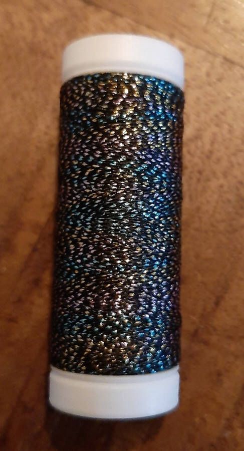 Merkloos Modinetje metallic borduurgaren zwart rainbow col. 1897 -100 m garen naaigaren black regenboog multicolor glitter