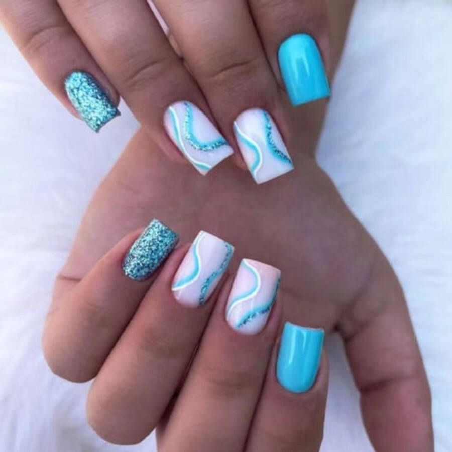 Merkloos Press On Nails Nep Nagels Blauw Wit Glitter Short Oval Manicure Plak Nagels Kunstnagels nailart Zelfklevend