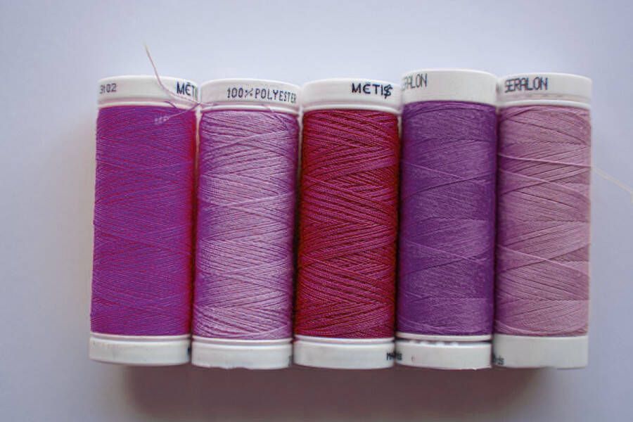 Metis Set van 5 kleuren naaigaren paars paarse stikzijde voor naaien en naaimachines