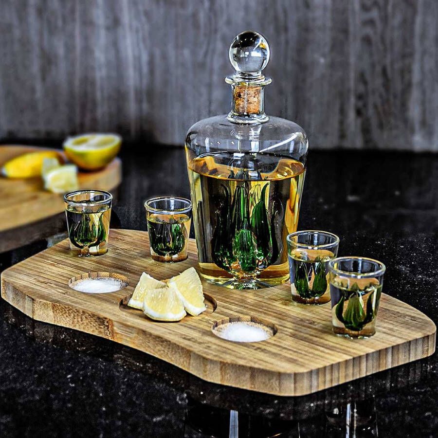 MikaMax Tequila Decanter Set – Tequila Karaf – Tafel Decoratie Incl. 4 Shotglazen en Houten Plateau – Complete Set 840 ml