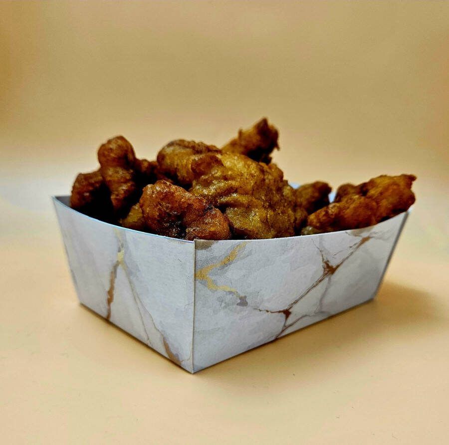 Milba verpakkingen 50x Luxe kartonnen frietbak Marmer Goud 125x85x50- snackbak serveerschaal patat familiebak barbecue picknick verjaardag feest koekjes schaal wegwerp