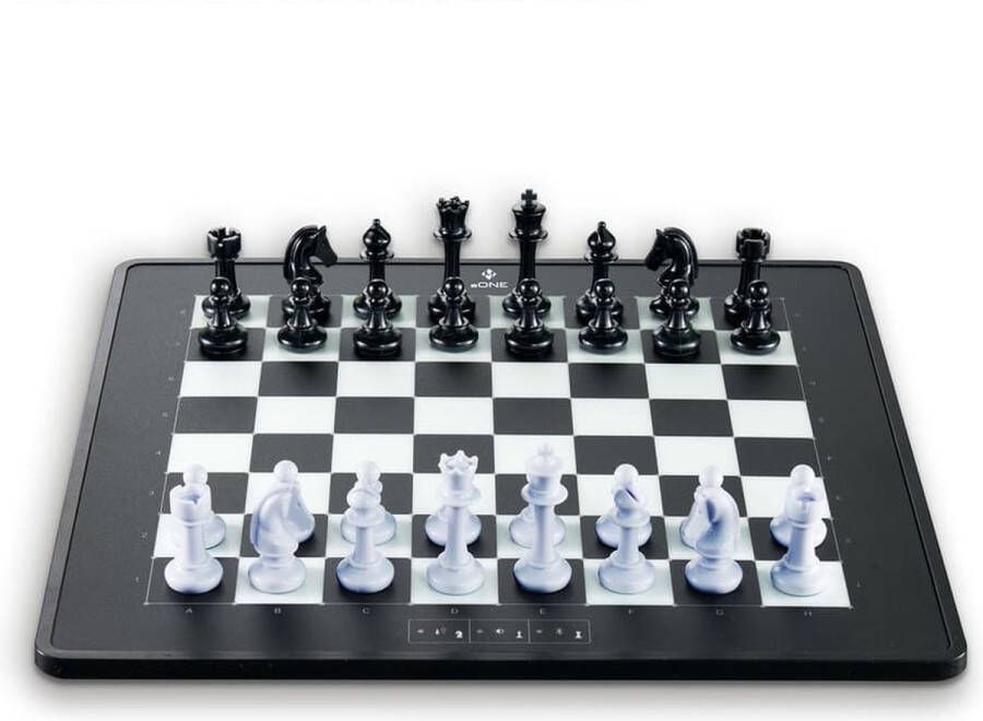 MILLENNIUM eONE M841 – Elektronisch schaakbord online op Lichess chess.com en Tornelo. Met 81 leds voor de zetweergave. Lithium-ionen-accu en bluetooth usb geïntegreerd