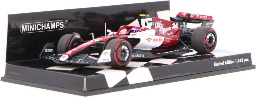 MINICHAMPS Het 1:43 Diecast-model van de Alfa Romeo C42 #24 van de GP van Bahrein van 2022. De rijder was G. Zhou. De fabrikant van het schaalmodel is . Dit model is alleen online verkrijgbaar