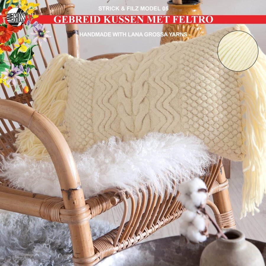 More by Mooj Breipakket gevilt kussen met Feltro-garen model 5 van Lana Grossa Strick & Filz nr. 14-cream